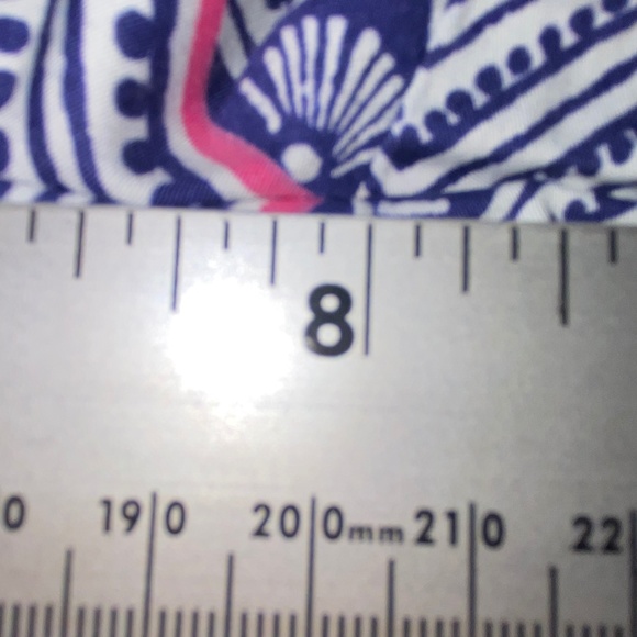 Vibrant Vineyard Vines Shorts in Excellent Condition - Picture 5 of 8